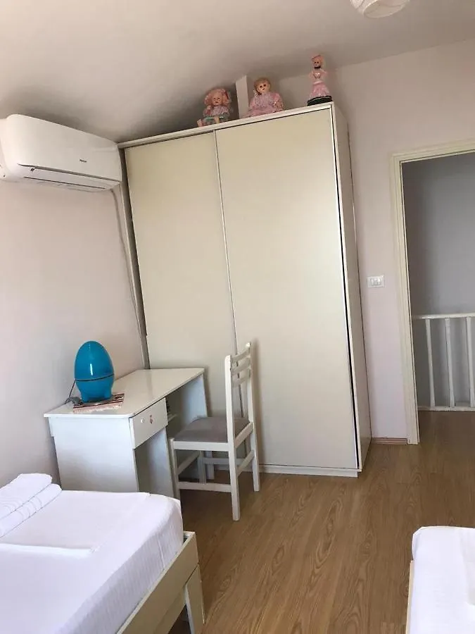 Vani I Bardhe Zogaji 0*,  Albanie