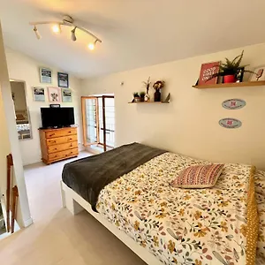 le-clocher-de-leonie-renage.hotels-rhonealpes.com/