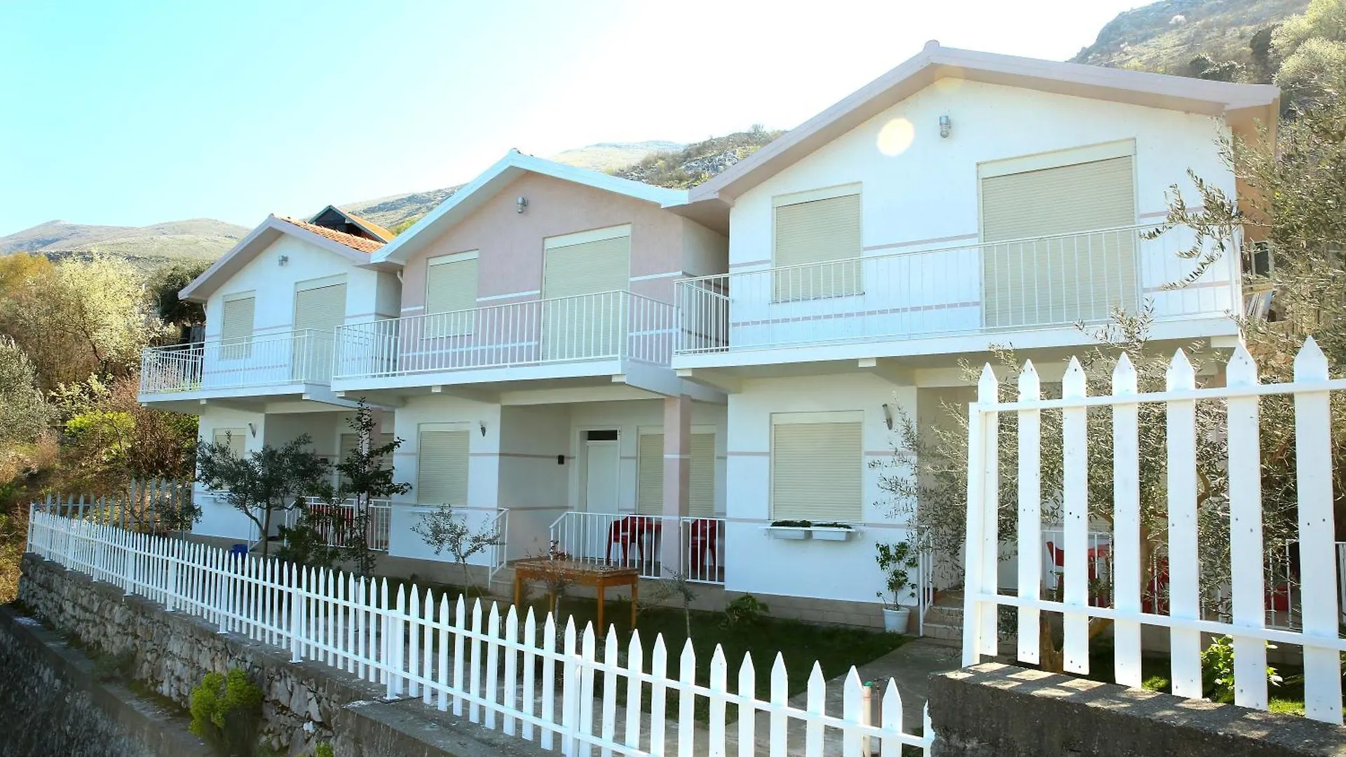 Vani I Bardhe Zogaj  Villa Zogaj (Shkoder)